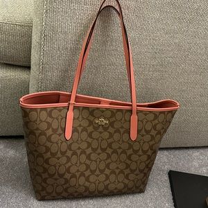 COACH OUTLET: City Tote